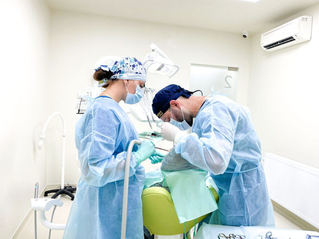 Centrul de Implantologie Transilvania Zalău-peste 4.200 de implanturi dentare realizate cu succes