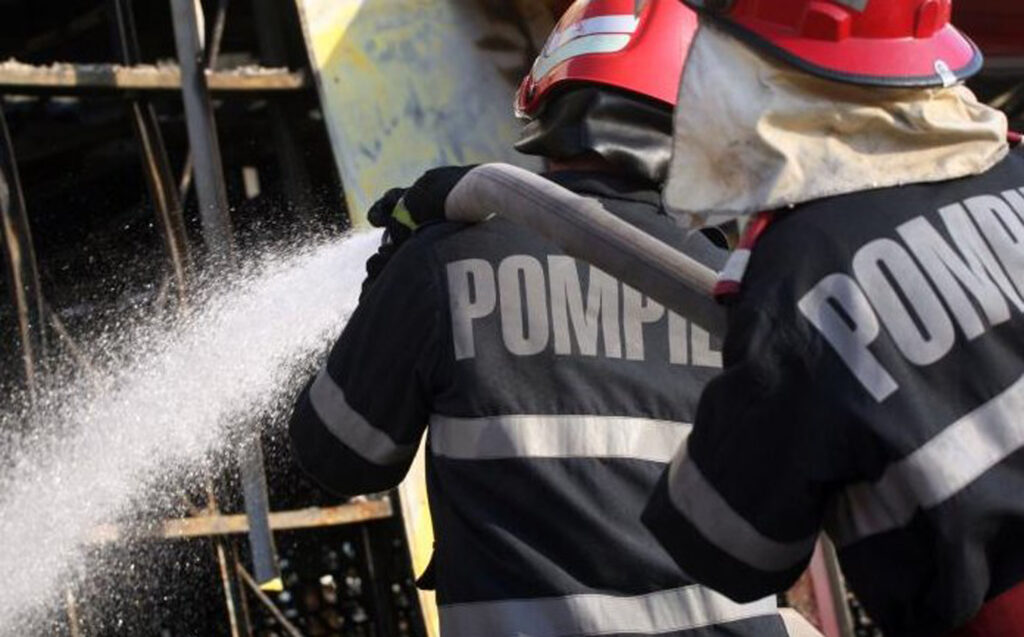Pompier din Sălaj, acuzat că a furat apă ca să își ude grădina. Cazul a ajuns la Parchetul Militar