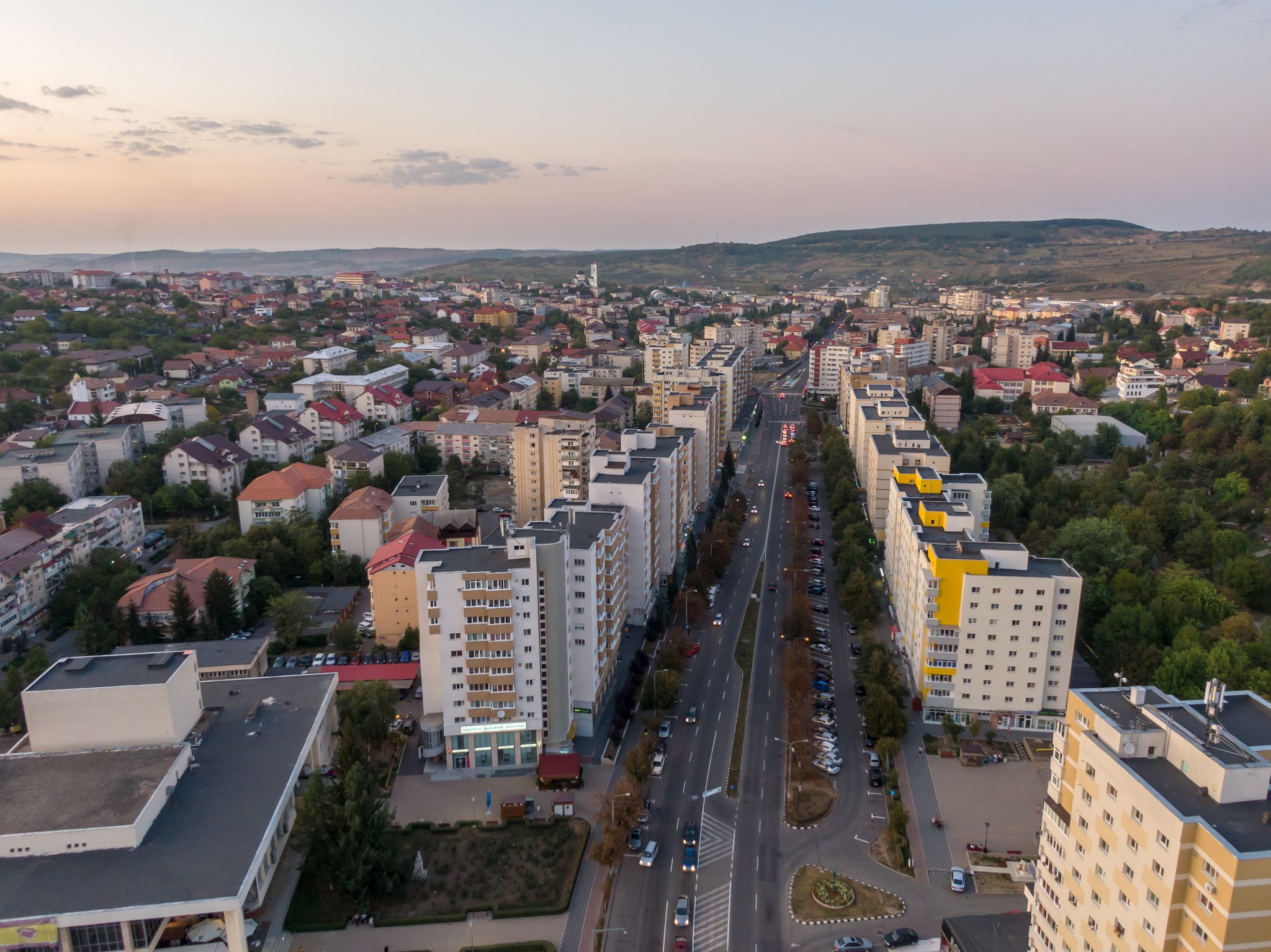 Modernizare pentru două tronsoane de bulevard, unul cu patru benzi.