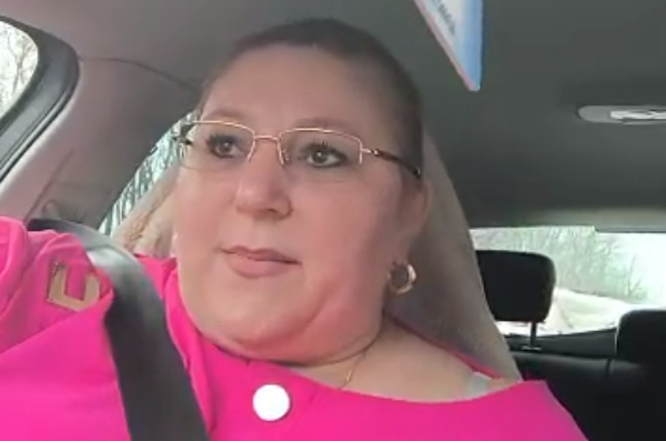 Diana Şoşoacă s-a certat cu Poliţia după ce a accelerat prea tare pe un drum cu limită de viteză de 40 km (VIDEO)