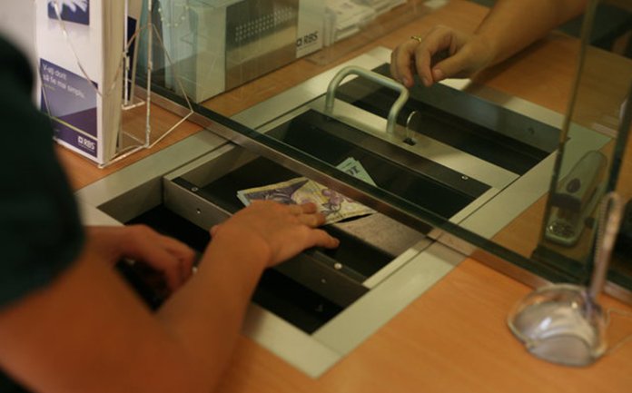 Protecția Consumatorului a amendat aproape toate băncile din România. Ratele vor fi recalculate!