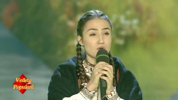 Interpreta Alexandra Chira este in semifinalele concursului Vedeta