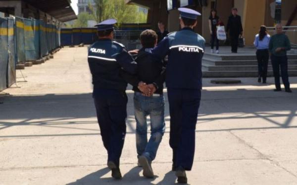 Lacatus Dragomir Aurel, de 22 de ani, din Cizer, a fost arestat preventiv 30 de zile pentru talharie calificata