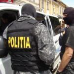Prins în flagrant în timp ce livra droguri la un chef, un tânăr din Zalău a ajuns în arest preventiv