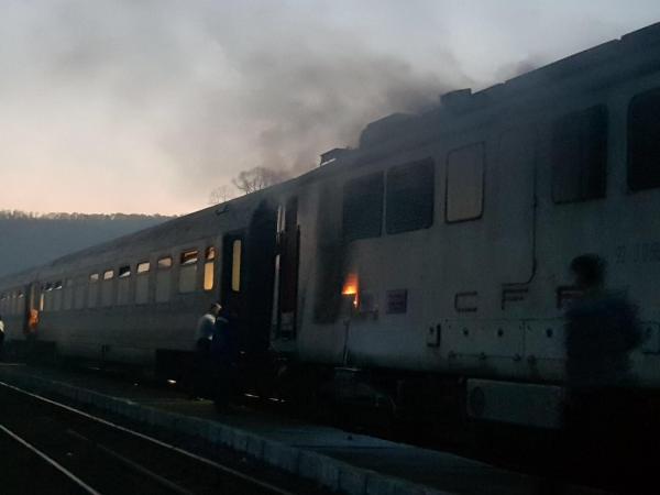 Trenul de Bucuresti  a luat foc la Galgau
